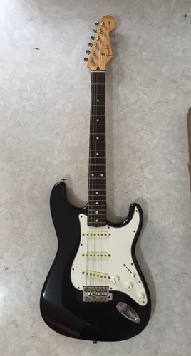 Fender Stratocaster Japon 93 (squire Series) + Peavey 15w