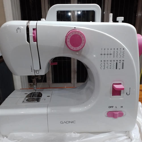 Maquina De Coser Hogar 16 Puntadas Con Luz