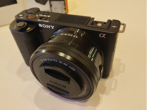 Sony Zv-e10 + Lente Kit + 2 Baterías Y Extras.