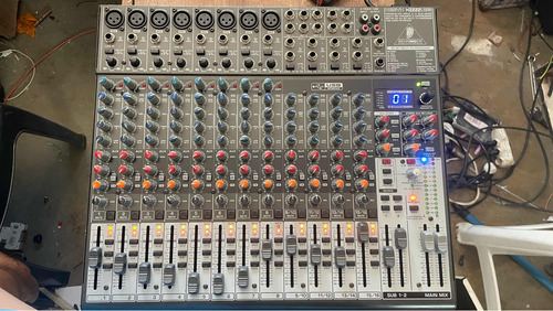 Mesa De Som Behringer Xenyx X2222usb