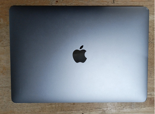 Macbook Air 2019 Space Gray  256gb - Pequeño Daño Estetico