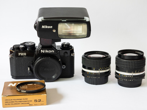 Nikon Fm2 Preta + Lentes 28mm E 85mm + Acessórios
