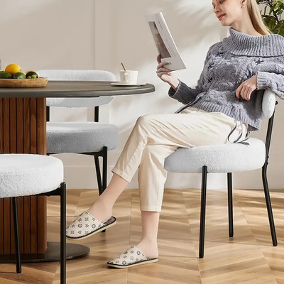 Juego De 2 Sillas Para Comedor Modernas Respaldo Curvado Estructura De La Silla Negro Asiento Blanco Diseño De La Tela Boucle | Meses sin interés