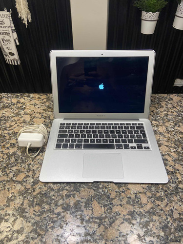 Macbook Air (13-inch, 2017)