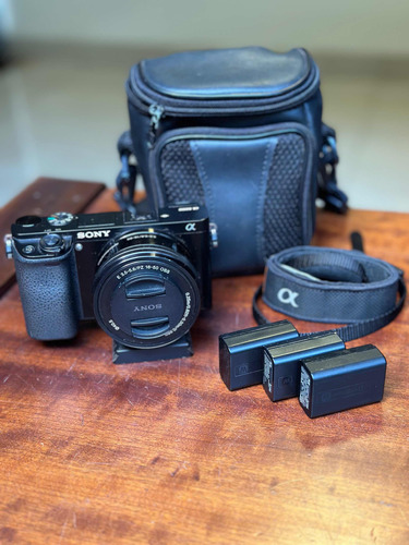 Câmera Sony Alpha A6000 + Lente 16-50mm