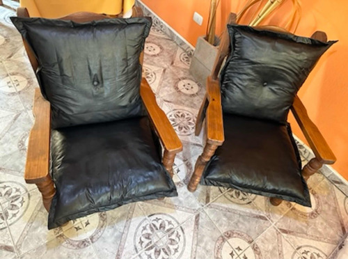 Sillón De Pino Pintado Con Almohadones De Eco Cuero