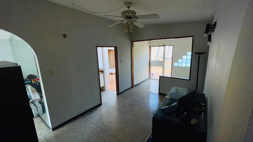 Cesar Bullones Vende Casa Ampliada En Urb. Chucho Briceño, Cabudare, Lara 25-5307 - Imagen 2