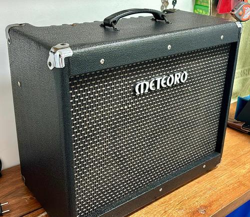 Amplificador De Guitarra Meteoro Mgv30