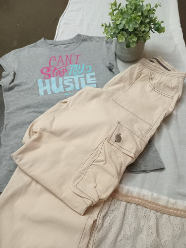 Pantalón Cargo Beige Más Remera Nike