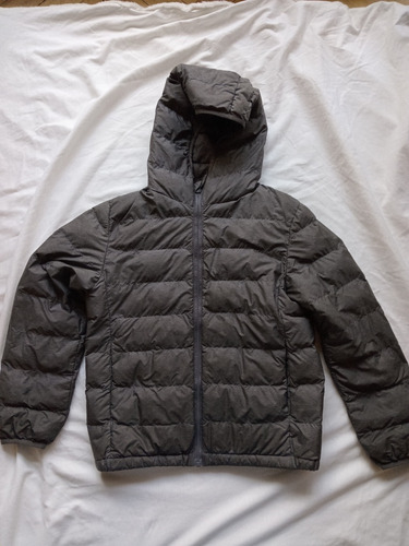 Campera Uniqlo Puffer Gris Oscuro 9/10