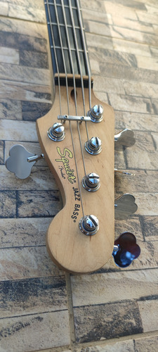 Baixo Fender Squier Deluxe 5