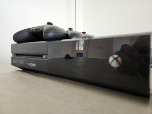 Xbox One 500gb Kinectic + 3 Controles + Hdmi & Fuente.