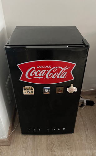 Refrigerador Mini Bar Nevera Coca-cola 90lts Color Negro