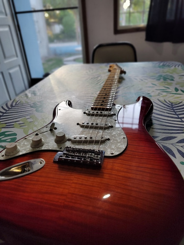 Fender Stratocaster Plus Top (zurda)