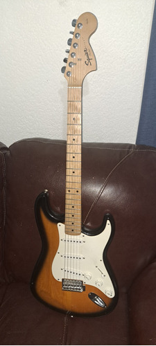 Squier By Fender Stratocaster 