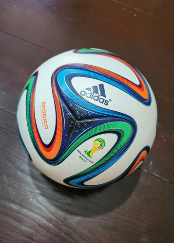 Pelota adidas Brazuca Oficial 2014