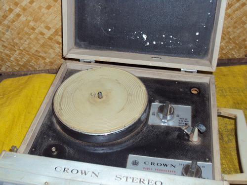 Vitrola Portatil  Antiga .radio Am .maleta .restauraçao Leia