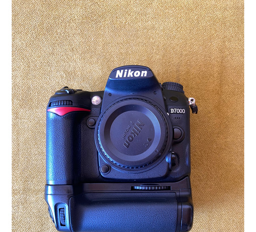  Nikon D7000 