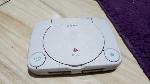 Playstation 1 Psone Só O Aparelho Sem Nada. Não Liga, Tá Com Defeito.696. A55