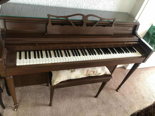 Piano Clásico Wurlitzer Chopin