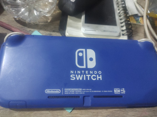 Nintendo Switch Lite Azul  Con Un Juego Y Memoria De 250 Gs