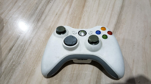 Controle Do Xbox 360 Branco Sem A Tampa Das Pilhas. L9