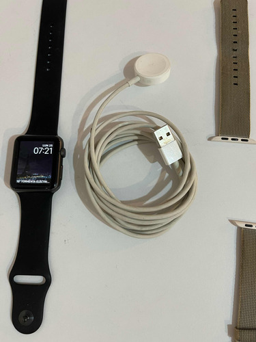 Reloj , Apple Watch Series 3, Completo Con Cargador
