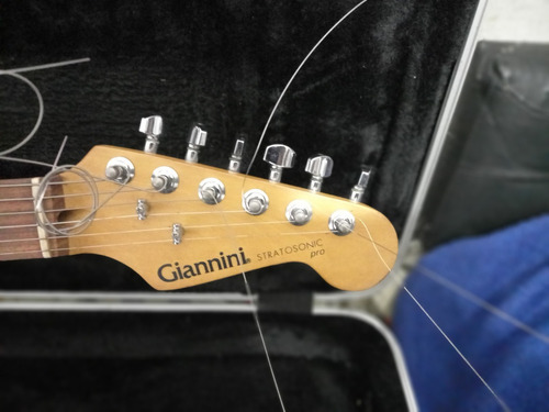 Guitarra Giannini Stratosonic Pro