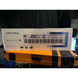 Controlador Midi Arturia Keylab Essential 61 + Case Uso Rudo