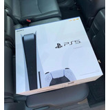 Sony Playstation 5 825gbstandard Color Blanco Y Negro.