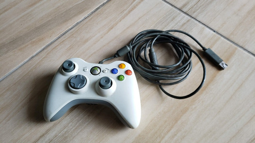 Controle Branco Original Do Xbox 360. Com Detalhe No Cabo. 