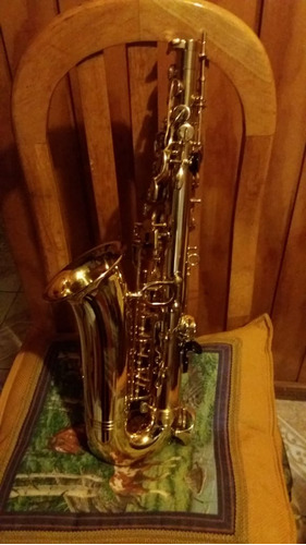 Saxofón Dorado Marca Júpiter Contralto