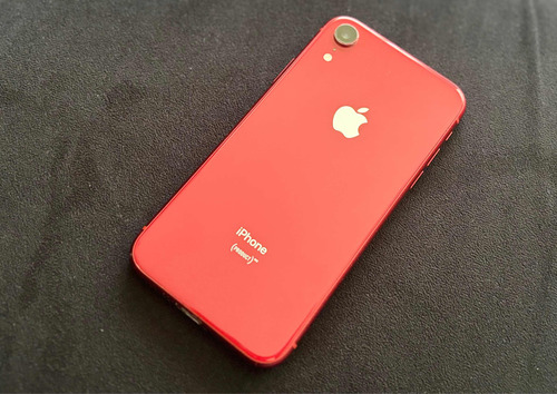 iPhone XR Product Red + Cargador Inalámbrico (batería 96%)