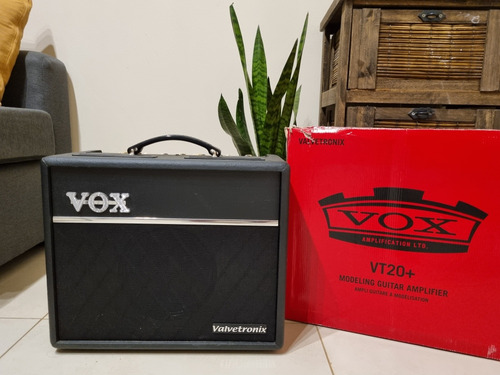 Amplificador Vox Valvetronix Vt20+ Valvular Para Guitarra