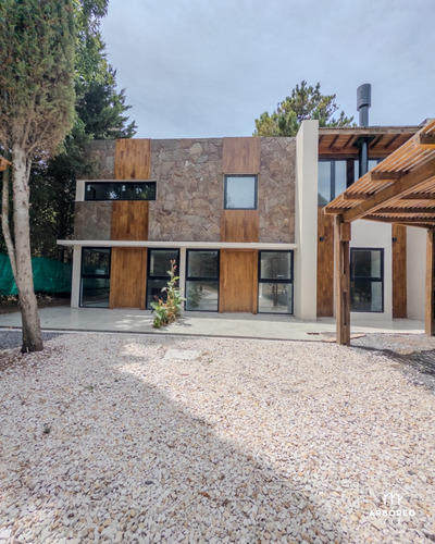Duplex De 3 Ambientes Con Patio, Parrilla, Cochera Y Pileta En Costa Del Este - Imagen 3