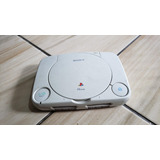 Sony Playstation Psone Só O Aparelho Sem Nada. Ele Liga, Mas Ta Com Leitor Ruim, Nao Leu E O Clamp Do Leitor Ta Quebrado.  384. L1