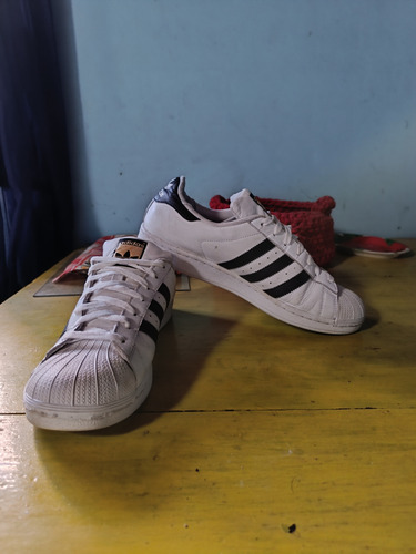 adidas Superstar