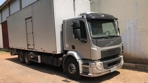 VW 270 TRUCK 6X2 ANO 2014/15 COM BAÚ.