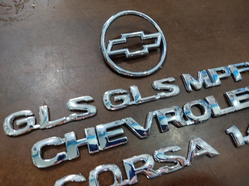 Kit Emblemas Chevrolet Corsa 1.4 Sedan Gls 4puertas 7piezas Foto 3