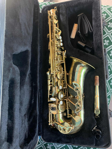 Saxofón Alto Silvertone