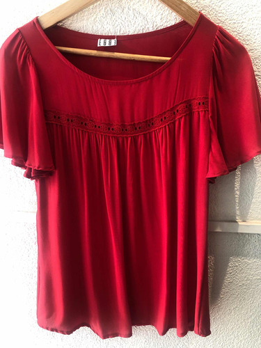 Remera Blusa Roja De Fibrana Con Detalle En Broderie