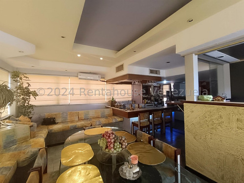 Jip 25-13717. Rent-a-house Vende Hermoso Penthouse De 3 Niveles Y 518.72mts2, Con Terraza De 142.9 Mts2. En La Zona Norte De Maracay. Urb. El Bosque - Imagen 4
