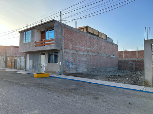 Vendo Casa Dos Pisos De Estreno Cerca Avenida