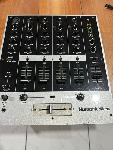 Mixer Numark M6 Usb 4 Canais M6usb Bivolt