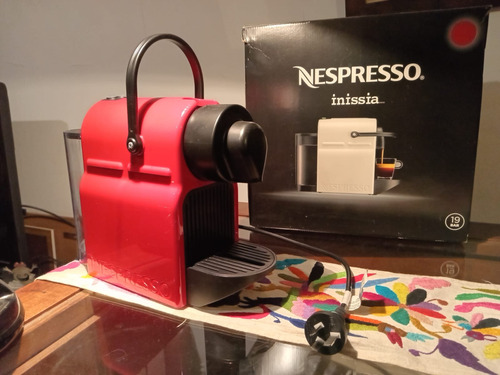 Cafetera Nespresso Inissia C40 Auto. Ruby Red Para Cápsulas 