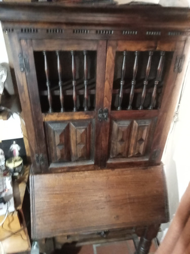 Escrito Antiguo Con Biblioteca En Madera De Café En Muy Buen