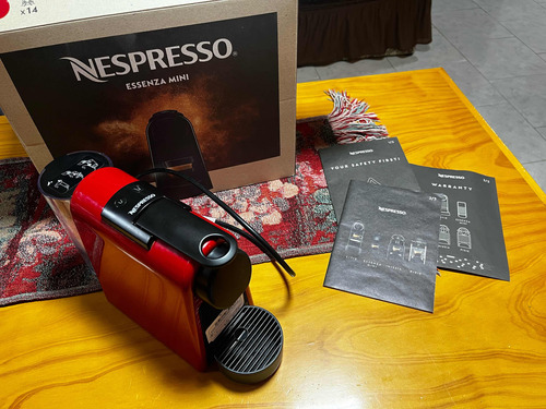 Cafetera Nespresso Essenza Mini