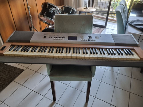 Piano Yamaha Dgx630