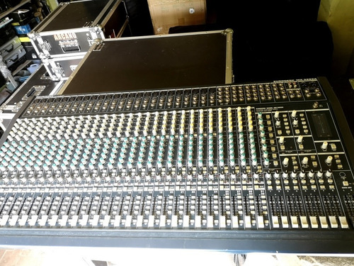 Mesa De Som 32 Canais Behringer Eurodesk Mx3282