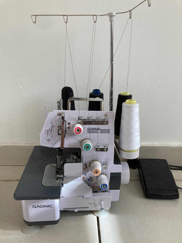 Máquina De Coser Semi Industrial Profesional Overlok Gadnic